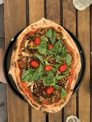 Vegan pizza at Grad Kodeljevo  in Ljubljana
