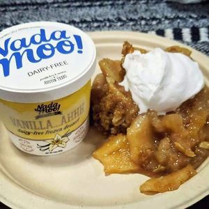Apple pie and Nada Moo ice cream at Vegg Catering in Austin