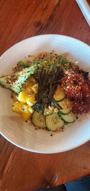 Vegan "tuna" poke bowl at Salty's Beachhouse Restaurant in Penticton