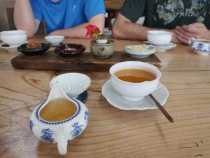 Tea and dessert at Go Yo Han Ahchim Yi Sul - 고요한 아침이슬  in Daejeon