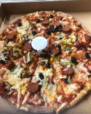 Delicious vegan pizza with olives, vegan sausage and peppers 😍🌿 at Papa John's in Romford