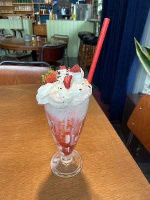 Strawberry mylkshake: decent, but doesn’t compare to the ones at Focus Foodbar in Tilburg. at Bistro Calypso in Eindhoven