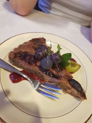 Pie with prunes at Madonna in Ghent