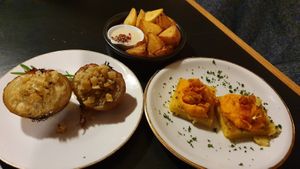 filled onion (with oat), salsify and buck's-horn plantain at Madonna in Ghent