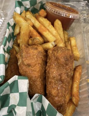 Buffalo Fried Chicken delicious but mild   at Can't Believe It's Not Meat - Hyde Park in Chicago