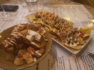 Patatas Bravas and nachos at La Vida in Sliema