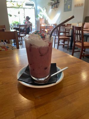 Strawberry "milk"shake at Falla in Bydgoszcz