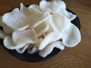 Vegan kroepoek at Liu Lin in Brussels