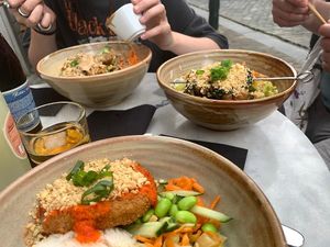 Crispy chicky bowl at Liu Lin in Brussels