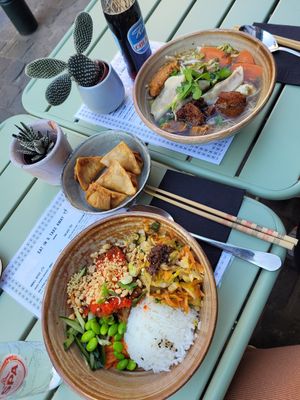 Crispy Chiki Bowl & Noodlesoup Taiwan at Liu Lin in Brussels
