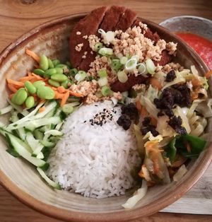 Chicken bowl at Liu Lin in Brussels