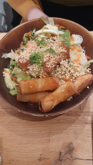 Spring roll bowl at Liu Lin in Brussels
