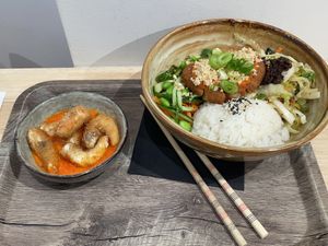 Prawn like tempura and Crispy Chicky Bowl  at Liu Lin in Brussels