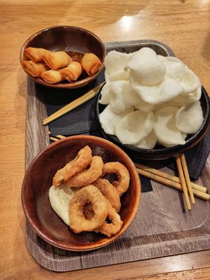 Veggie prawn crackers, mini spring rolls & calamares at Liu Lin in Brussels