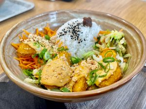 Crispy Chicky Bowl at Liu Lin in Brussels