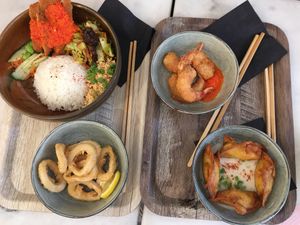 ‘Chicken’ and rice, prawn tempura, fried calamari and wontons at Liu Lin in Brussels