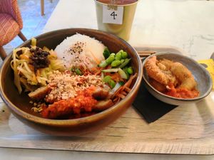Crispy Chicky Bowl with prawn-like tempura on the side 😋 at Liu Lin in Brussels