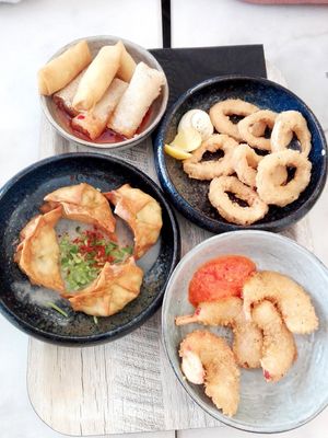 - Calamares rings
- Crispy taro & spring rolls
- Prawn-like tempura
- Crispy wontons at Liu Lin in Brussels