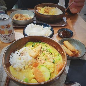 Curry bolw, mini loempia's en vegan calamaris at Liu Lin in Brussels