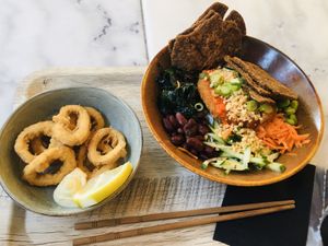 Salad with vegan beef  at Liu Lin in Brussels