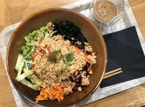 Salade avec des nouilles de riz et « poulet » de soja at Liu Lin in Brussels