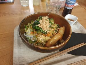 Noodles with vegan chicken at Liu Lin in Brussels
