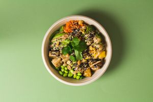 Tokyo teriyaki bowl, great for Asia food lovers (yes, it can be healthy!) at Rå Bowls & Juices in Groningen