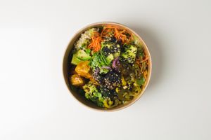 diced avocado, roasty soy-glazed mushrooms, crunchy carrots, brown rice...omg at Rå Bowls & Juices in Groningen