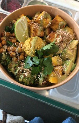 made my own bowl 😋 at Rå Bowls & Juices in Groningen
