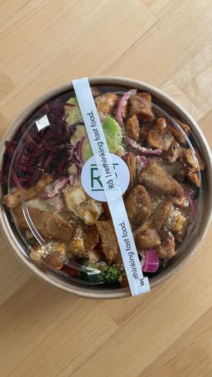 vegan meat bowl at Rå Bowls & Juices in Groningen