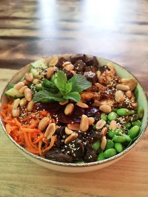 Thai Temptation Bowl at Rå Bowls & Juices in Groningen