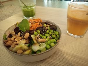Normal portion and two smoothies at Rå Bowls & Juices in Groningen