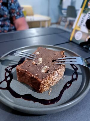 Dessert banana bread at Rå Bowls & Juices in Groningen