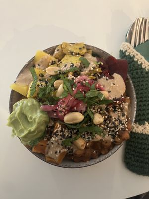 Warm chickpea bowl  at Rå Bowls & Juices in Groningen