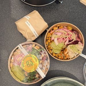 Warm chickpea bowl (warm) & california bowl (cold)  at Rå Bowls & Juices in Groningen