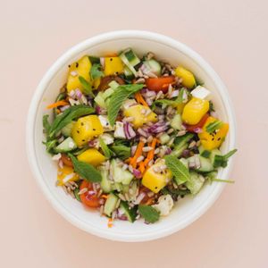 Our light & fresh Vibrant Mango Feta - perfect for hot summer days at Rå Bowls & Juices in Groningen