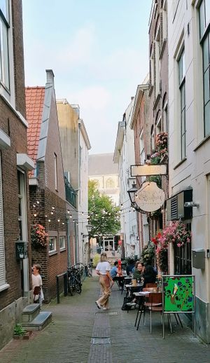  at Wijnbar Goeswijn in Leiden