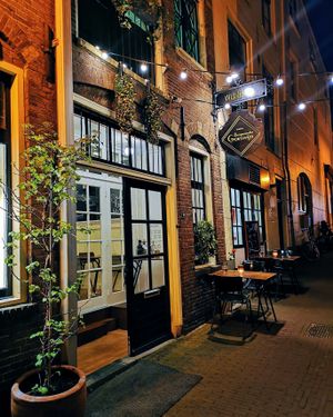 The front when dark at Wijnbar Goeswijn in Leiden