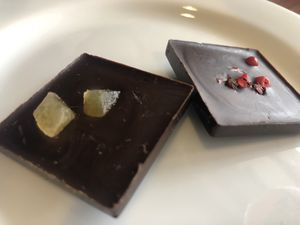 Chocolates de gengibre e pimenta rosa  at Hokkaido in Portalegre