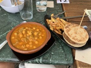 Me pedí los callos veganos y la mini hamburguesa vegana!  at The Breen's Tavern in A Coruna