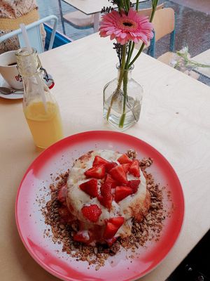 Sweet strawberry and granola pancakes 💚 at Moak Pancakes - City Center in Amsterdam
