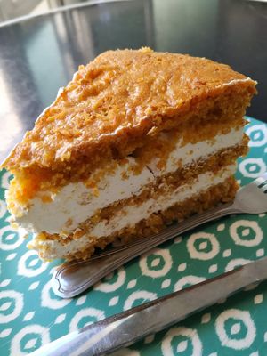 Torta di carote e crema al limone at Panaderia Los Abuelos in Fuerteventura