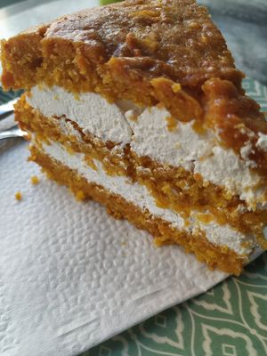Tarta vegana de espelta y zanahoria con nata al limon at Panaderia Los Abuelos in Fuerteventura