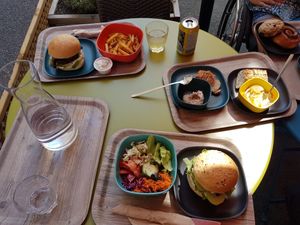 Burgers + dips at L'Ethiquete in Nantes