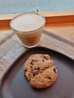 Café au lait d'avoine et cookie 💚 #Veganuary at L'Ethiquete in Nantes