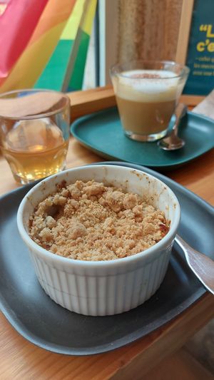 Apple crumble at L'Ethiquete in Nantes