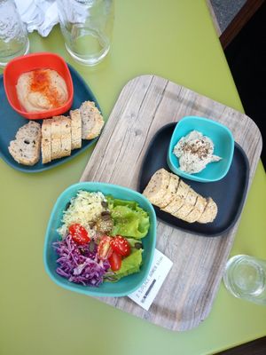 Hummus, Cashew-Paste and Salade .. small portions but also the price is low👍 at L'Ethiquete in Nantes