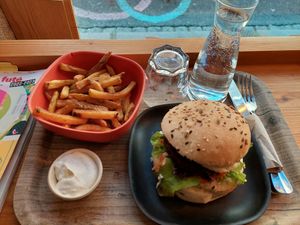 Burger d'hiver et frites maisons ! at L'Ethiquete in Nantes