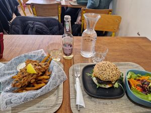 Tofish and chips (left) and burger (right) at L'Ethiquete in Nantes