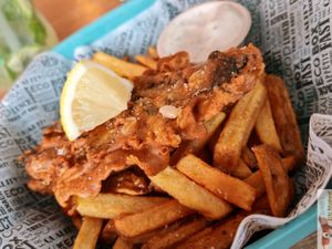 Tofish Chips (marinated tofu, seaweed, nori sheets, and breadcrumbs) with fresh homemade fries and tartar sauce. at L'Ethiquete in Nantes
